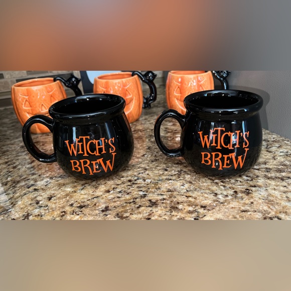 5 Halloween Mugs, 2 Cauldron Witch's
Brew mug, 3 Orange Jack O Lantern Mug - Picture 5 of 11